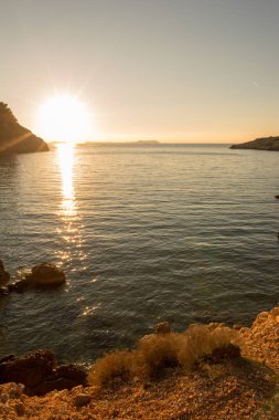 Saladeta dereye batımında Ibiza