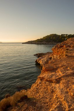 Saladeta dereye batımında Ibiza