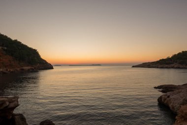 Cala Sa Punta Ibiza güneş doğarken