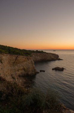 Cala Sa Punta Ibiza güneş doğarken