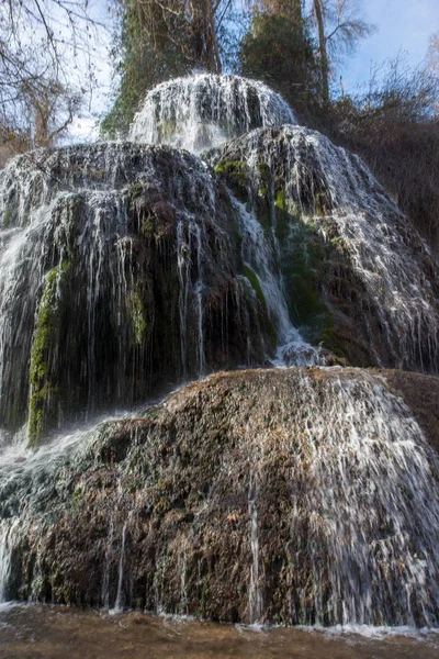 Cachoeira no mosteiro de pedra em Aragão — Fotografia de Stock