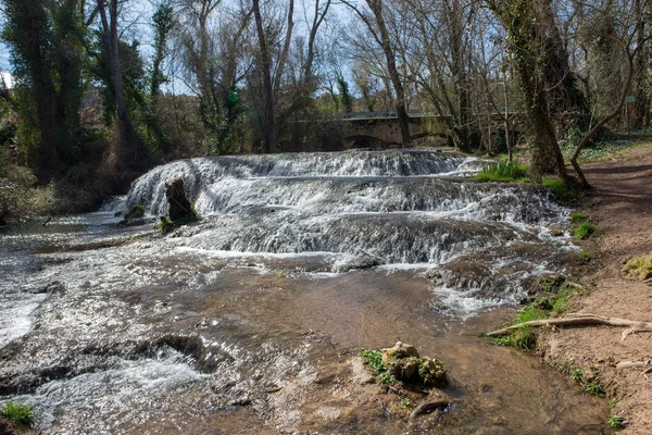 Cachoeira no mosteiro de pedra em Aragão — Fotografia de Stock