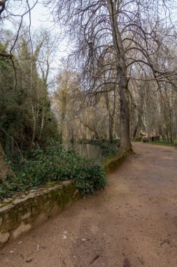 Nuevalos Zaragoza il manastırda taş