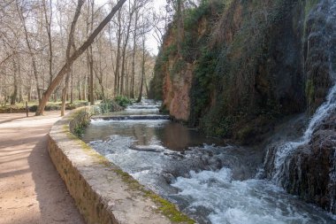 Nuevalos Zaragoza il manastırda taş