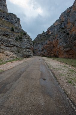 River canyon Mesa ve jaraba Manastırı