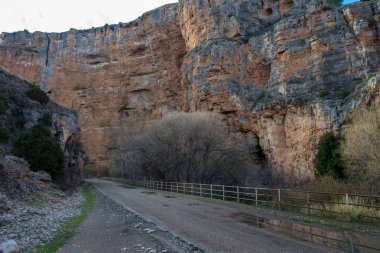 River canyon Mesa ve jaraba Manastırı