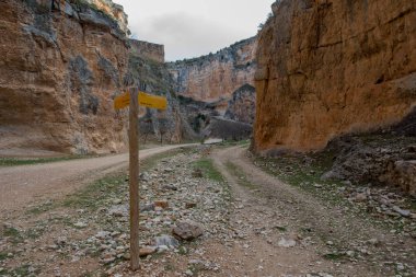 River canyon Mesa ve jaraba Manastırı