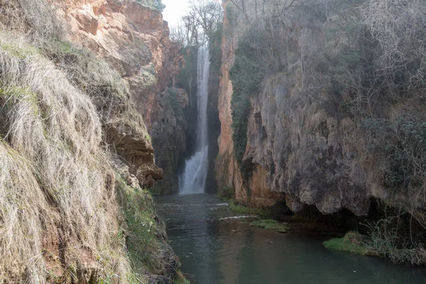 Nuevalos Zaragoza il manastırda taş