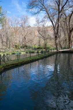 Nuevalos Zaragoza il manastırda taş