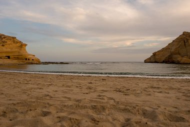 Aguilas kapalı Cove'da gün batımında, Murcia