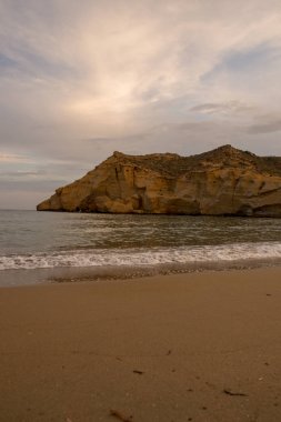 Aguilas kapalı Cove'da gün batımında, Murcia