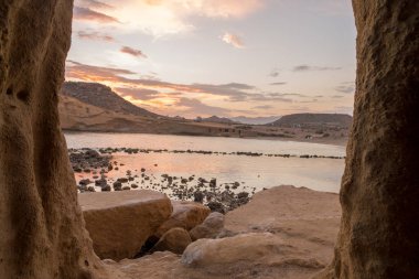 Aguilas kapalı Cove'da gün batımında, Murcia