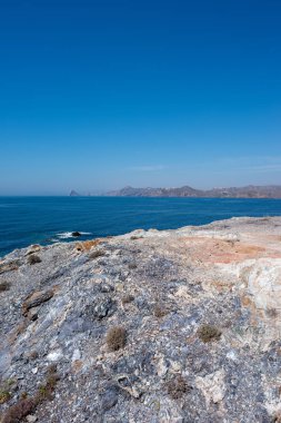 Calabardina denizde mavi gökyüzü, Murcia altında