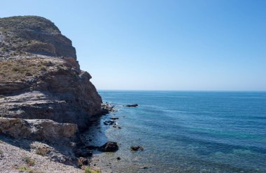 Calabardina denizde mavi gökyüzü, Murcia altında