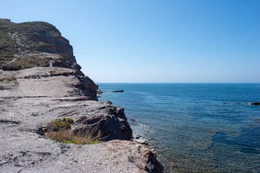 Calabardina denizde mavi gökyüzü, Murcia altında