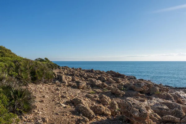 Das meer in der sierra de irta im alkoholbad — Stockfoto