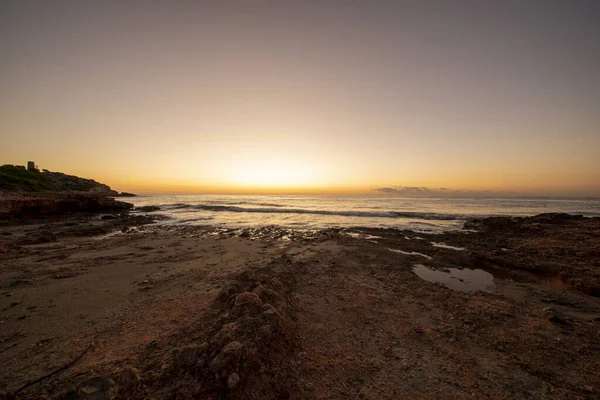 A costa de Oropesa do mar ao nascer do sol — Fotografia de Stock