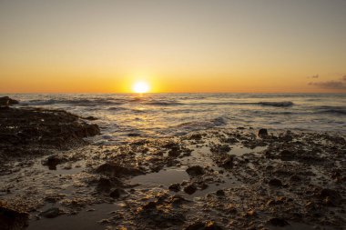 Oropesa kıyıları güneşin doğuşuyla
