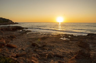 Oropesa kıyıları güneşin doğuşuyla