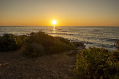Oropesa kıyıları güneşin doğuşuyla