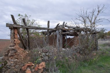 Terk edilmiş Escobosa de Calatanazor kasabası