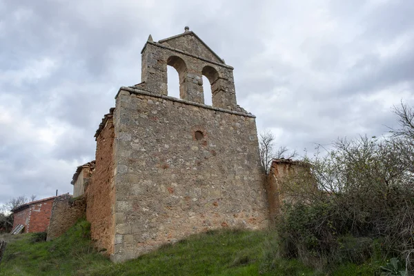 Escobosa de Calatanazor, Soria 'da terk edilmiş kilise. — Stok fotoğraf