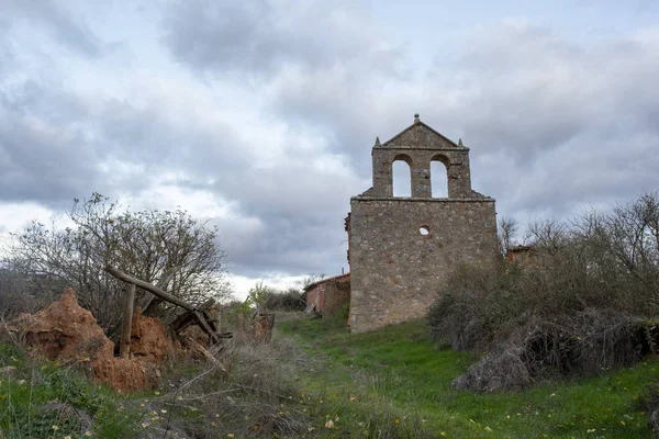 Escobosa de Calatanazor, Soria 'da terk edilmiş kilise. — Stok fotoğraf