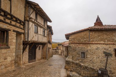 Soria 'daki Calatanazor Ortaçağ köyü.