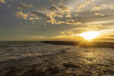 Kaçak Oropesa sahilinde güzel bir gün batımı.