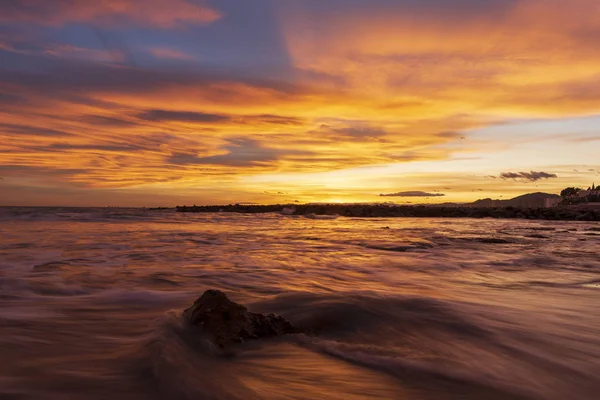 Fin solnedgång på en strand i la renega, Oropesa — Stockfoto