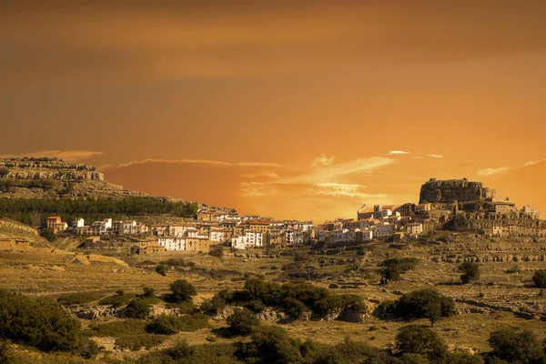 La ciudad de Ares del Maestre al amanecer — Foto de Stock