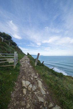 Zumaia kıyıları açık bir günde