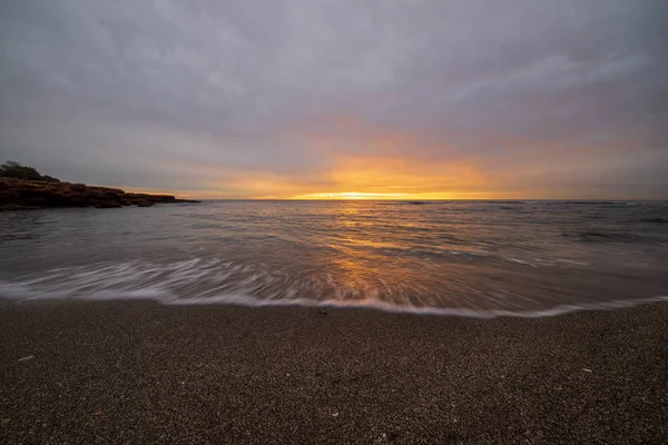 Salida del sol en la playa de la renega en Oropesa — Foto de Stock