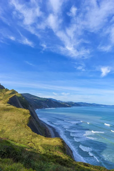 La costa de Zumaia en un día despejado — Foto de Stock