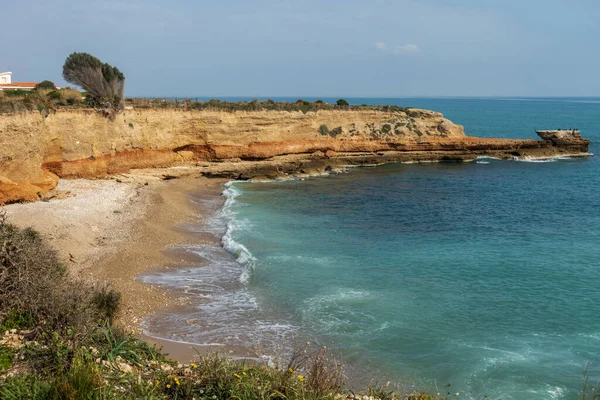 Die küste in vinaroz an einem klaren tag, costa azahar — Stockfoto