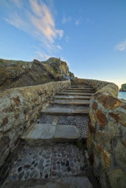 San Juan de Gaztelugatxe inzivaya çekilen merdivenlerden.