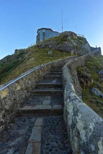 Acceso por escaleras a la ermita de San Juan de Gaztelugatxe — Foto de Stock