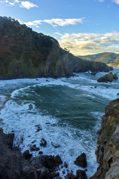 Acceso por escaleras a la ermita de San Juan de Gaztelugatxe — Foto de Stock