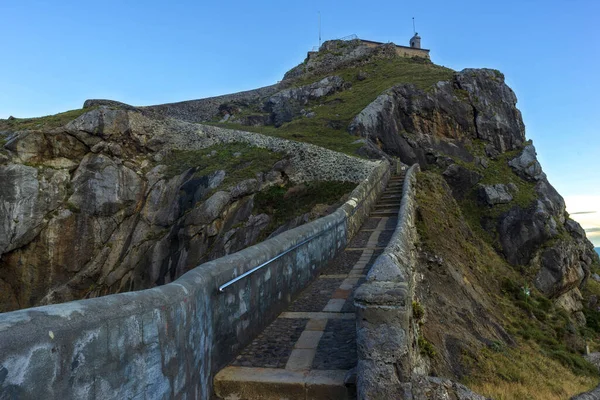 Acesso por escadas para o eremitério de San Juan de Gaztelugatxe — Fotografia de Stock