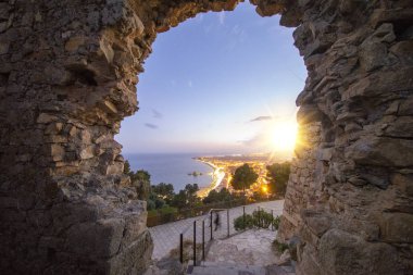 Güneş batarken Blanes, İspanya 'da inzivaya çekildi.