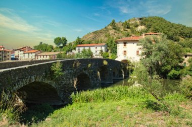 Roma köprüsü Camino de Santiago 'da Navarra, İspanya üzerinden