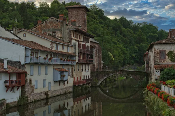 İspanya, Camino de Santiago 'daki San Juan de pied köprüsü.