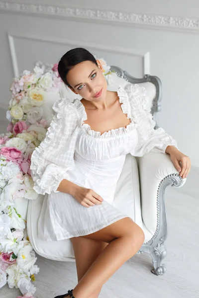 Beautiful woman in a stylish short dress — Stock Photo, Image