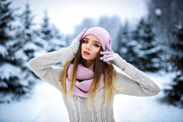 Bela menina inverno retrato close up — Fotografia de Stock