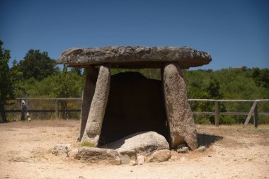Dolmen Fontanaccia üzerinden