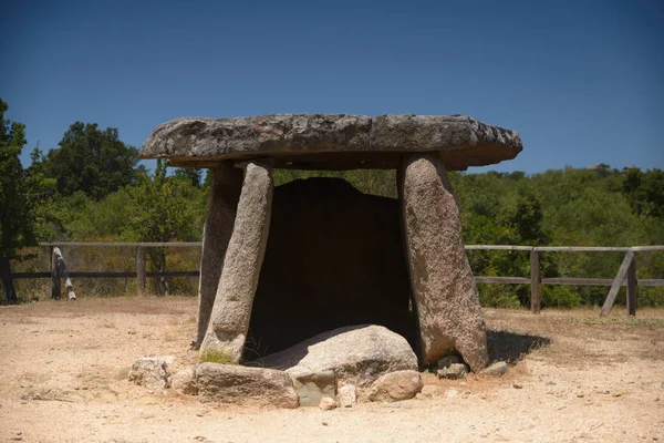 Dolmen Fontanaccia üzerinden