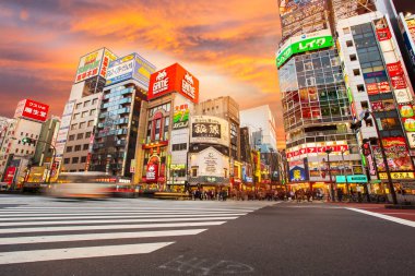 Shinjuku 28 Mart 2016 yılında sokak hayatı