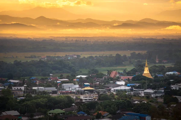 Luftbild Landschaft der nan Stadt von wat phra dieser Khao Noi Tempel — Stockfoto