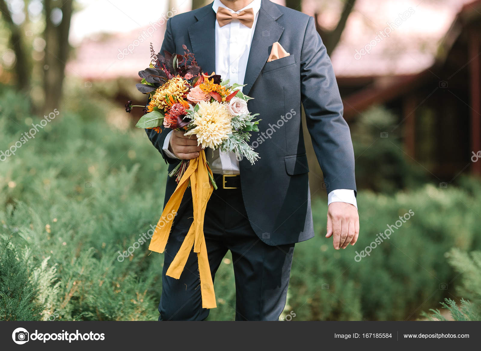 Fashion La Chute Le Concept De Mariage Jeune Homme Beau