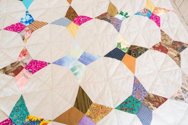 hazır giyim endüstrisi, Aplike, yaratıcılık. Çok çizgili ve eski battaniye simetrik uygulamaları üçlü, bitki ve diğer Rus geleneksel işaret soyut resimler